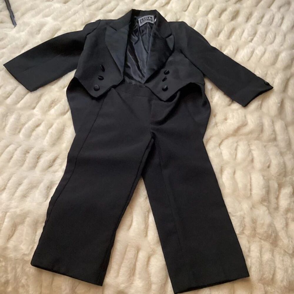 Toddler tuxedo with tails read description 2T & 4T